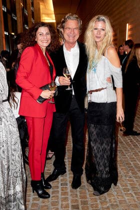 Bold Woman Award 2021 Florian Langenscheidt mit Freundin Andrea Bury und Mia Florentine Weiss beim Empfang vor der Verleihung des Bold Woman Awards von Veuve Clicquot in der Französischen Botschaft in Berlin. Copyright: xEventpressxGolejewskix