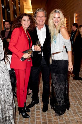 Bold Woman Award 2021 Florian Langenscheidt mit Freundin Andrea Bury und Mia Florentine Weiss beim Empfang vor der Verleihung des Bold Woman Awards von Veuve Clicquot in der Französischen Botschaft in Berlin. Copyright: xEventpressxGolejewskix
