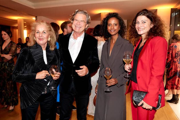 Bold Woman Award 2021 Alexandra Oetker, Florian Langenscheidt, Sara Nuru und Andrea Bury beim Empfang nach der Verleihung des Bold Woman Awards von Veuve Clicquot in der Französischen Botschaft in Berlin. Copyright: xEventpressxGolejewskix