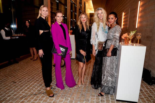 Bold Woman Award 2021 Carolin Niemczyk von Glasperlenspiel, Marie von den Benken, Sue Giers, Mia Florentine Weiss und Sawsan Chebli beim Empfang vor der Verleihung des Bold Woman Awards von Veuve Clicquot in der Französischen Botschaft in Berlin. Copyright: xEventpressxGolejewskix