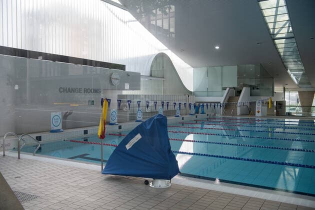 NSW CORONAVIRUS COVID19, General view of an empty Ian Thorpe Aquatic Centre, which will reopen to double vaccinated people on Monday October 11th, in Sydney, Friday, October 8, 2021. NSW is just days from enjoying new freedoms and Premier Dominic Perrottet says some parts of the roadmap will be expedited, including changes to mask rules. ( NO ARCHIVING, EDITORIAL USE ONLY, NO USE IN BOOKS WITHOUT CONSENT SYDNEY NSW AUSTRALIA  Copyright: xBIANCAxDExMARCHIx 20211008001584082589