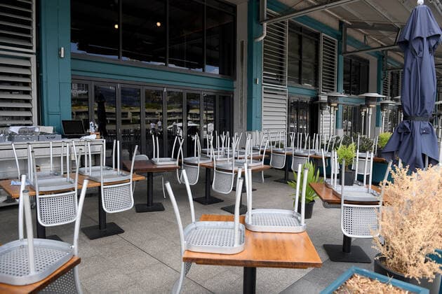 NSW CORONAVIRUS COVID19, Empty outdoor dining areas are seen at Woolloomooloo wharf in Sydney, Friday, October 8, 2021. NSW is just days from enjoying new freedoms and Premier Dominic Perrottet says some parts of the roadmap will be expedited, including changes to mask rules. ( NO ARCHIVING, EDITORIAL USE ONLY, NO USE IN BOOKS WITHOUT CONSENT SYDNEY NSW AUSTRALIA  Copyright: xDANxHIMBRECHTSx 20211008001584098541