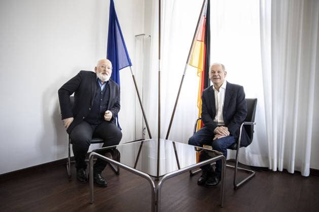 Olaf Scholz (R), Bundesminister der Finanzen, trifft Frans Timmermans (L), Vizepraesident der EU-Kommission, zu einem Gespraech in Berlin, 08.10.2021. Berlin Germany *** Olaf Scholz R , Federal Minister of Finance, meets Frans Timmermans L , Vice President of the EU Commission, for talks in Berlin, 08 10 2021 Berlin Germany Copyright: xFlorianxGaertnerx