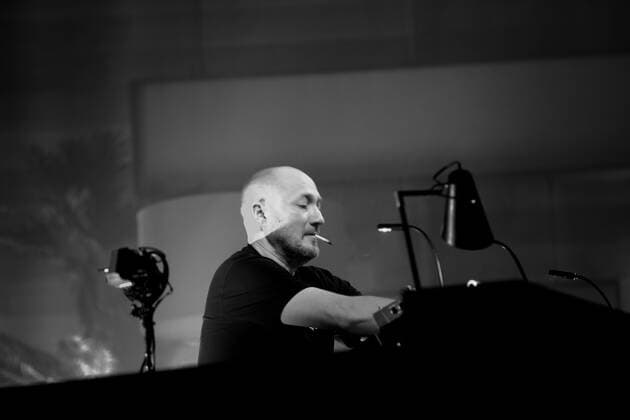 Paul Kalkbrenner bei einem Konzert in der Verti Music Hall in Berlin, 8. Oktober 2021. (Foto schwarzweiß konvertiert) Paul Kalkbrenner in Berlin