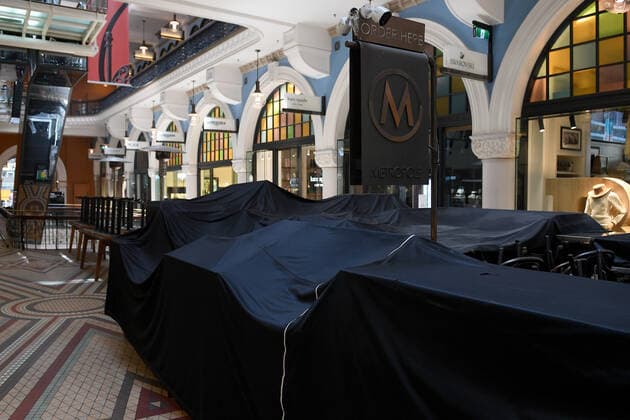 NSW CORONAVIRUS COVID19, Empty cafe seating areas are seen at the QVB in Sydney, Saturday, October 9, 2021. NSW is set to surpass another COVID-19 vaccination milestone, all but guaranteeing the state becomes one of the most vaccinated jurisdictions on the planet. ( NO ARCHIVING, EDITORIAL USE ONLY, NO USE IN BOOKS WITHOUT CONSENT SYDNEY NSW AUSTRALIA  Copyright: xDANxHIMBRECHTSx 20211009001584350972