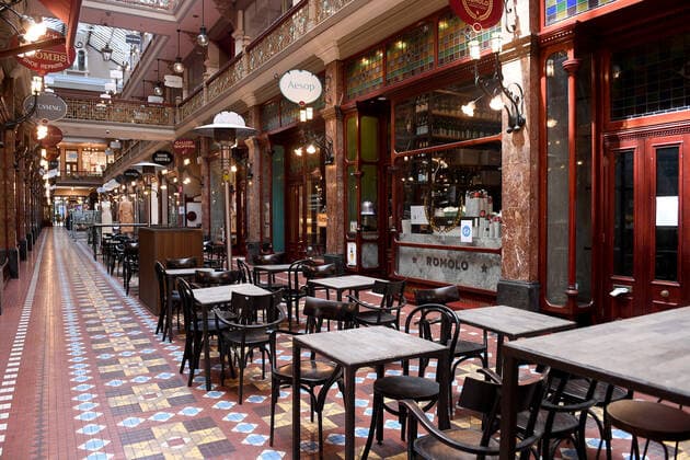 NSW CORONAVIRUS COVID19, Empty cafe seating areas are seen at the Strand Arcade in Sydney, Saturday, October 9, 2021. NSW is set to surpass another COVID-19 vaccination milestone, all but guaranteeing the state becomes one of the most vaccinated jurisdictions on the planet. ( NO ARCHIVING, EDITORIAL USE ONLY, NO USE IN BOOKS WITHOUT CONSENT SYDNEY NSW AUSTRALIA  Copyright: xDANxHIMBRECHTSx 20211009001584351182