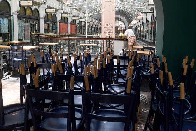 NSW CORONAVIRUS COVID19, Staff prepare empty cafe seating areas for reopening, at the QVB in Sydney, Saturday, October 9, 2021. NSW is set to surpass another COVID-19 vaccination milestone, all but guaranteeing the state becomes one of the most vaccinated jurisdictions on the planet. ( NO ARCHIVING, EDITORIAL USE ONLY, NO USE IN BOOKS WITHOUT CONSENT SYDNEY NSW AUSTRALIA  Copyright: xDANxHIMBRECHTSx 20211009001584351376