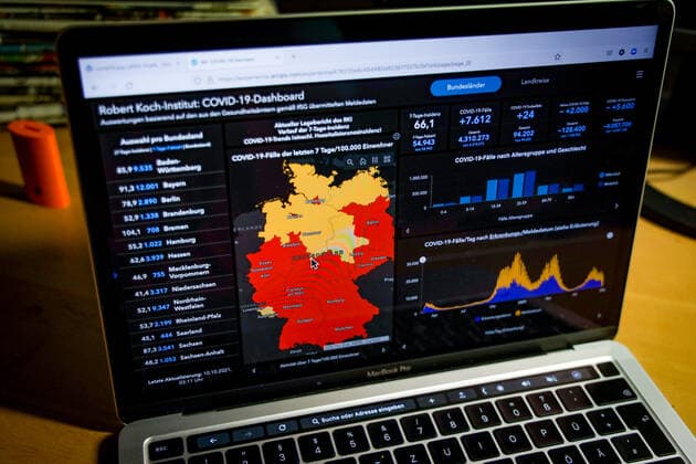 Coronavirus in Deutschland - Covid-19-Dashboard des Robert Koch-Institut 10.10.2021: Robert Koch-Institut: 7-Tage-Inzidenz 66,1. 7-Tage-Fallzahl 54.943. COVID-19-Fälle 4.310.273. Zugang um 7.612 gegenüber dem Vortag. COVID-19-Todesfälle 94.202. Zugang um 24 gegenüber dem Vortag.