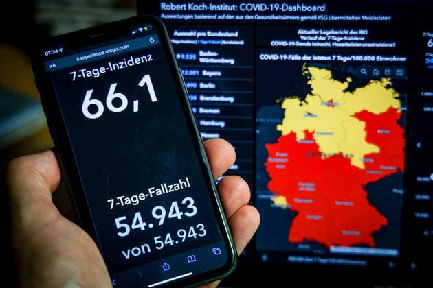 Coronavirus in Deutschland - Covid-19-Dashboard des Robert Koch-Institut 10.10.2021: Robert Koch-Institut: 7-Tage-Inzidenz 66,1. 7-Tage-Fallzahl 54.943. COVID-19-Fälle 4.310.273. Zugang um 7.612 gegenüber dem Vortag. COVID-19-Todesfälle 94.202. Zugang um 24 gegenüber dem Vortag.