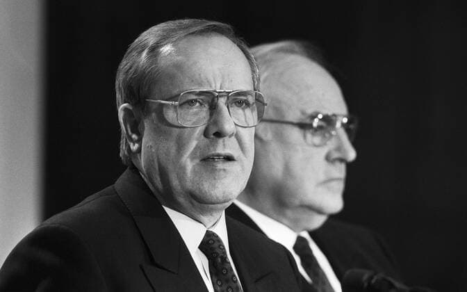 Deutschland, Bonn, 20.01.1991 Archiv-Nr.: 24-51-2 Landtagswahl in Hessen Foto: Bundeskanzler Helmut Kohl und Walter Wallmann waehrend der Pressekonferenz Landtagswahl in Hessen *** Germany, Bonn, 20 01 1991 Archive No 24 51 2 State election in Hesse Photo of Federal Chancellor Helmut Kohl and Walter Wallmann during the press conference State election in Hesse
