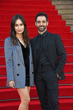 Pablo Ferrandez mit Freundin Angela Lorenzo beim Opus Klassik 2021 im Konzerthaus am Gendarmenmarkt in Berlin am 10.10.2021