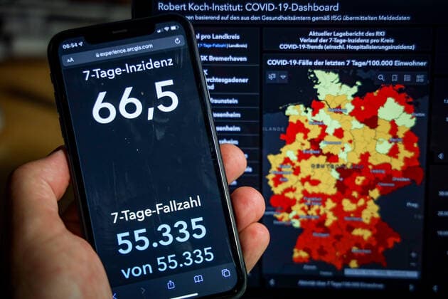 Coronavirus in Deutschland - Covid-19-Dashboard des Robert Koch-Institut 11.10.2021: Robert Koch-Institut: 7-Tage-Inzidenz 66,5. 7-Tage-Fallzahl 55.335. COVID-19-Fälle 4.313.384. Zugang um 3.111 gegenüber dem Vortag. COVID-19-Todesfälle 94.209. Zugang um 7 gegenüber dem Vortag.