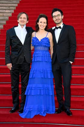 Benedict Kloeckner, Ragnhild Hemsing und Mario Häring bei der Verleihung des Opus Klassik 2021 im Konzerthaus am Gendarmenmarkt. Berlin, 10.10.2021