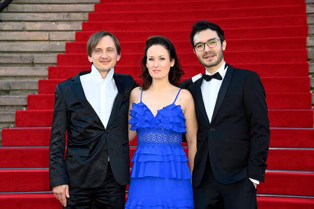 Benedict Kloeckner, Ragnhild Hemsing und Mario Häring bei der Verleihung des Opus Klassik 2021 im Konzerthaus am Gendarmenmarkt. Berlin, 10.10.2021