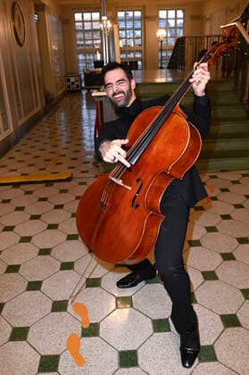 Pablo Ferrandez bei der Verleihung des Opus Klassik 2021 im Konzerthaus am Gendarmenmarkt. Berlin, 10.10.2021