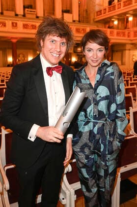 Joolz Gale und Julia Koschitz bei der Verleihung des Opus Klassik 2021 im Konzerthaus am Gendarmenmarkt. Berlin, 10.10.2021
