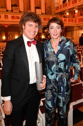 Joolz Gale und Julia Koschitz bei der Verleihung des Opus Klassik 2021 im Konzerthaus am Gendarmenmarkt. Berlin, 10.10.2021