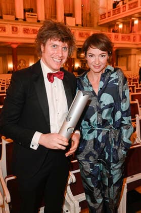 Joolz Gale und Julia Koschitz bei der Verleihung des Opus Klassik 2021 im Konzerthaus am Gendarmenmarkt. Berlin, 10.10.2021