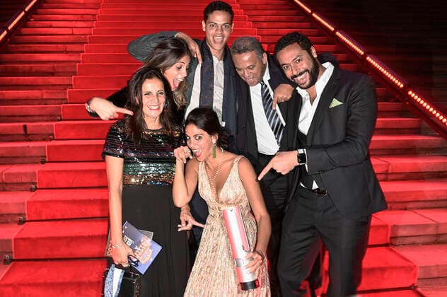 Fatma Said mit Familienmitgliedern Nivert, Aischa, Achmed, Hassan und Marouan bei der Verleihung des Opus Klassik 2021 im Konzerthaus am Gendarmenmarkt. Berlin, 10.10.2021