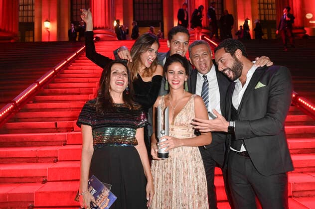 Fatma Said mit Familienmitgliedern Nivert, Aischa, Achmed, Hassan und Marouan bei der Verleihung des Opus Klassik 2021 im Konzerthaus am Gendarmenmarkt. Berlin, 10.10.2021