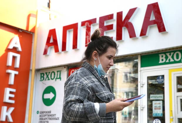 CRIMEA, RUSSIA â€“ OCTOBER 11, 2021: A woman is seen outside a pharmacy in the city of Simferopol. Crimeaâ€™s regional government has announced new restrictions that are coming into force starting from 11 October 2021 in connection with the rising daily number of new cases of COVID-19. Government-run organisations and enterprises are to shift half of their staff and elderly employees to remote working, while tourism and service industry businesses are expected to have at least 80 percent of their staff vaccinated against COVID-19. Since the start of the pandemic, Crimea (Sevastopol not included) has confirmed more than 83,000 cases of COVID-19. Since 2 October, the number of new confirmed cases has been increasing in Crimea by more than 400 dai  TS113BFE