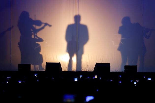 Roland Kaiser bei einem Konzert im Rahmen seiner Alles oder Dich -Tour in der Lanxess-Arena. Köln, 10.10.2021