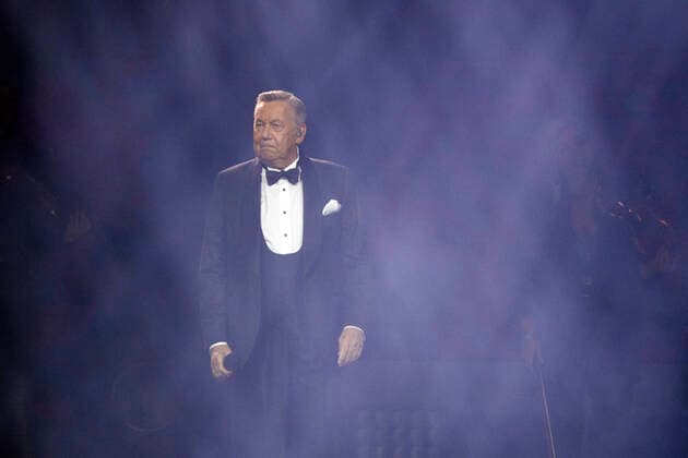 Roland Kaiser bei einem Konzert im Rahmen seiner Alles oder Dich -Tour in der Lanxess-Arena. Köln, 10.10.2021