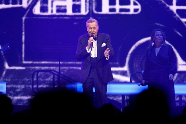 Roland Kaiser bei einem Konzert im Rahmen seiner Alles oder Dich -Tour in der Lanxess-Arena. Köln, 10.10.2021