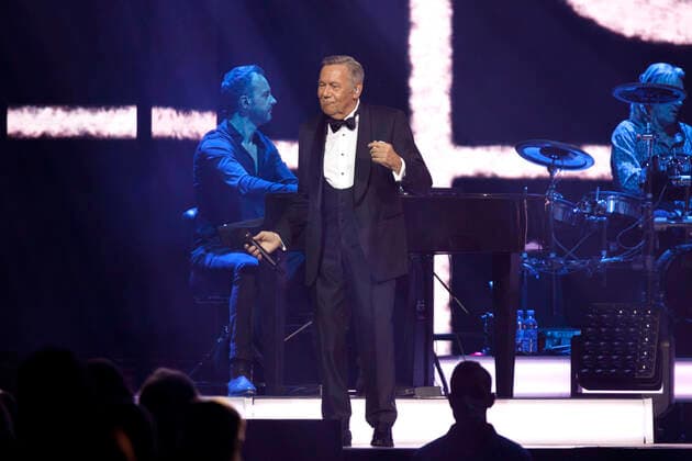 Roland Kaiser bei einem Konzert im Rahmen seiner Alles oder Dich -Tour in der Lanxess-Arena. Köln, 10.10.2021