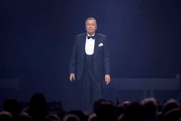 Roland Kaiser bei einem Konzert im Rahmen seiner Alles oder Dich -Tour in der Lanxess-Arena. Köln, 10.10.2021