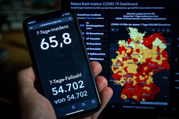 Coronavirus in Deutschland - Covid-19-Dashboard des Robert Koch-Institut 12.10.2021: Robert Koch-Institut: 7-Tage-Inzidenz 65,8. 7-Tage-Fallzahl 54.702. COVID-19-Fälle 4.318.355. Zugang um 4.971 gegenüber dem Vortag. COVID-19-Todesfälle 94.297. Zugang um 88 gegenüber dem Vortag.
