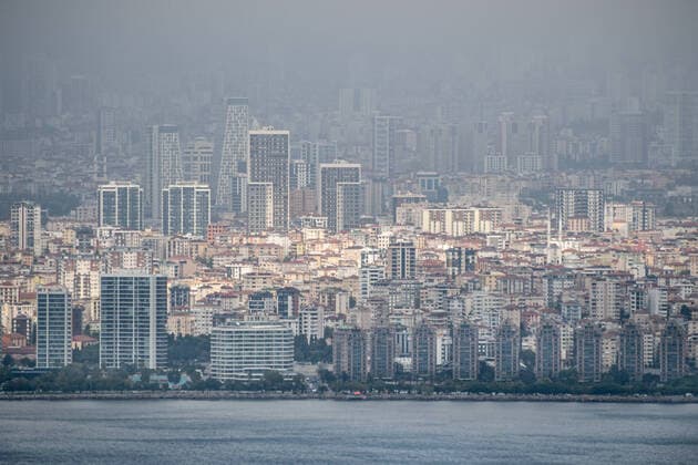 Cludy Weather Over Istanbul s Marmara Sea On 10 October, 2021, rain clouds hung over eastern Istanbul s skyscrapers and the Marmara Sea, bringing the fall season with cold temperatures and sporadic rain fall. Istanbul Turkey cupolo-notitle211011_npYT8  Copyright: xDiegoxCupolox