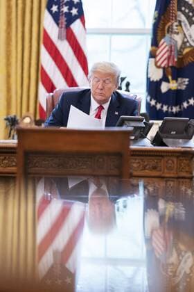 President Donald Trump talks on the speaker phone with Mexico s President, Andres Manuel Lopez Obrador, April 17, 2020. Trump promised to sell Mexico 1,000 ventilators by the end of the month, with the option to buy more. On April 10, Lopez Obrador had requested 10,000 ventilators (BSLOC_2020_4_30) PUBLICATIONXNOTxINxCANxCHNxFRAxITAxJPNxNORxPOLxRUSxESPxUKxUSA