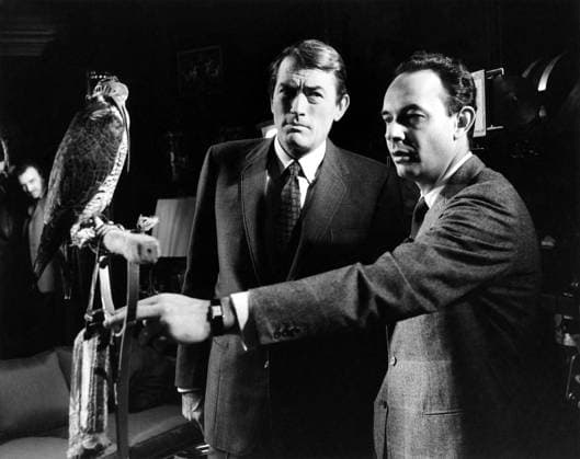 ARABESQUE, from left, Gregory Peck, director Stanley Donen, on-set, 1966 Ref:MBDARAB EC087 PUBLICATIONXNOTxINxCANxCHNxFRAxITAxJPNxNORxPOLxRUSxESPxUKxUSA Copyright: xx MBDARAB EC087