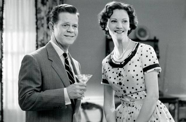 PLEASANTVILLE, from left: William H. Macy, Joan Allen, 1998. ? New Line courtesy Everett Collection Ref:MBDPLEA NL001 PUBLICATIONXNOTxINxCANxCHNxFRAxITAxJPNxNORxPOLxRUSxESPxUKxUSA Copyright: xx MBDPLEA NL001