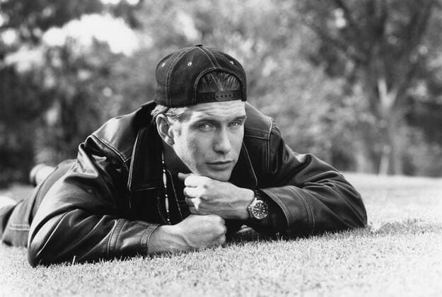 THREESOME, Stephen Baldwin, 1994. ph: Abe Perlstein ? TriStar Pictures courtesy Everett Collection Ref:MBDTHRE TR001 PUBLICATIONXNOTxINxCANxCHNxFRAxITAxJPNxNORxPOLxRUSxESPxUKxUSA Copyright: xx MBDTHRE TR001