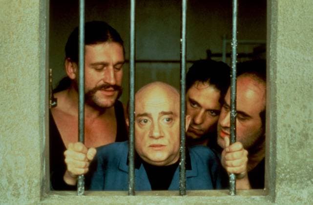 GROSSE FATIGUE, (aka DEAD TIRED), Michel Blanc (hands on bars), 1994. ? Miramax Courtesy Everett Collection Ref:MSDGRFA MX001 PUBLICATIONXNOTxINxCANxCHNxFRAxITAxJPNxNORxPOLxRUSxESPxUKxUSA Copyright: xx MSDGRFA MX001