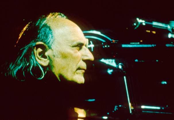 TANGO, director Carlos Saura, on set, 1998. ph: ? Sony Pictures Classics courtesy Everett Collection Ref:MSDTANG SP007 PUBLICATIONXNOTxINxCANxCHNxFRAxITAxJPNxNORxPOLxRUSxESPxUKxUSA Copyright: xx MSDTANG SP007