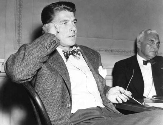 Screen Actor s Guild President Ronald Reagan, listening to testimony at the Un-American Activities Committee Investigation in Washington, DC., ca. late 1940s Ref:PBDRORE EC441 PUBLICATIONXNOTxINxCANxCHNxFRAxITAxJPNxNORxPOLxRUSxESPxUKxUSA Copyright: xx PBDRORE EC441