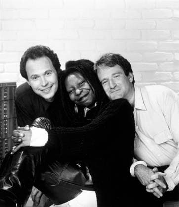 COMIC RELIEF V, from left: Billy Crystal, Whoopi Goldberg, Robin Williams, (aired May 16, 1992), 1992. ph: Tony Costa ?HBO courtesy Everett Collection Ref:TBDCORE HO003 PUBLICATIONXNOTxINxCANxCHNxFRAxITAxJPNxNORxPOLxRUSxESPxUKxUSA Copyright: xx TBDCORE HO003