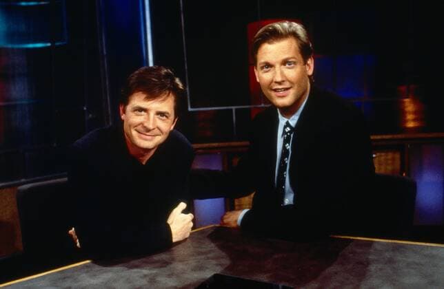 THE DAILY SHOW, from left: Michael J. Fox, Craig Kilborn, 1996-, ph: Maryanne Russell ?Comedy Central courtesy Everett Collection Ref:TSDDASH CC020 PUBLICATIONXNOTxINxCANxCHNxFRAxITAxJPNxNORxPOLxRUSxESPxUKxUSA Copyright: xx TSDDASH CC020