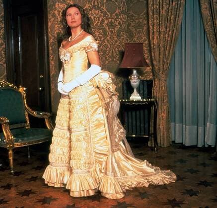 THE ROYAL SCANDAL, Liliana Komorowska, 2001 TV Movie. ?Muse Entertainment Enterprises Courtesy Everett Collection Ref:TSDROSC EC008 PUBLICATIONXNOTxINxCANxCHNxFRAxITAxJPNxNORxPOLxRUSxESPxUKxUSA Copyright: xx TSDROSC EC008
