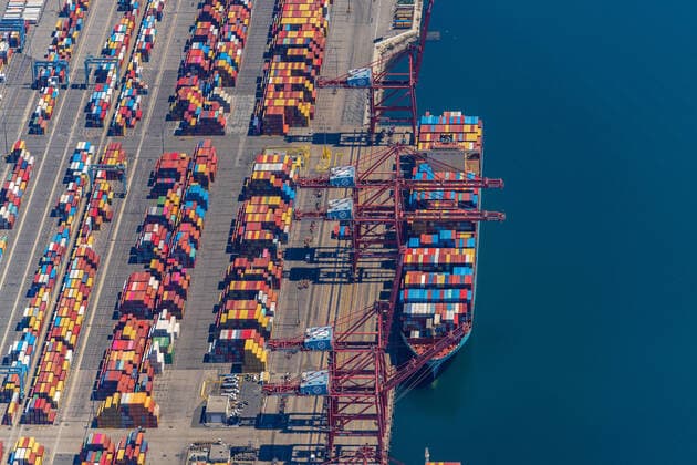 October 13, 2021: President Biden announced that Port of LA will operate 24 hours a day in effort to ease cargo backlog. The LA port s move to 24 7 operations follows Port of Long Beach also launching a one-terminal 24 7 pilot program. Supply chain issues have given a rise to a sea of congestion at the Ports of Los Angeles and Long Beach. FILE PICTURE: October 5, 2021, Los Angeles, California, USA: Ships waiting to be off loaded at the Port of Los Angeles. Los Angeles USA - ZUMAhz1_ 20211013_new_hz1_002 Copyright: xInc.x