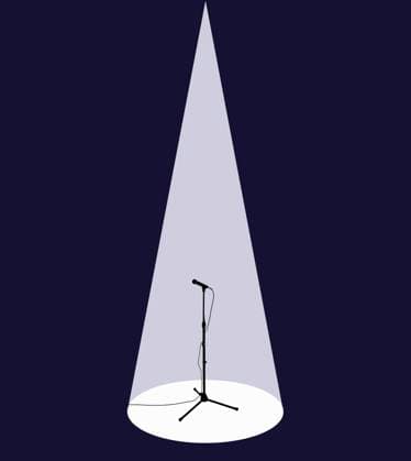 Mikrofon im Scheinwerferlicht *** Microphone in the spotlight  Copyright: xGaryxWatersx 11592292