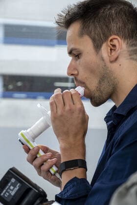 Illustration picture shows a demonstration at a press conference on the the launch of an ultra-rapid COVID testing pilot project at Brussels Airport in Zaventem on Thursday 14 October 2021.  HADRIENxDURE 3112968