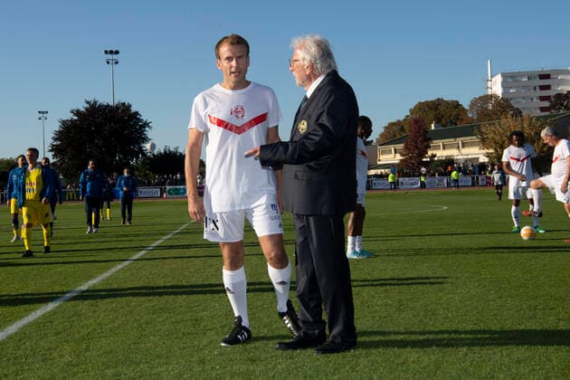 Emmanuel Macron - President de la Republique Francaise Jacques Vendroux - Manager General du Varites Club de France FOOTBALL : Match de Gala du Varietes Club de France - 14 10 2021 JBAutissier Panoramic 