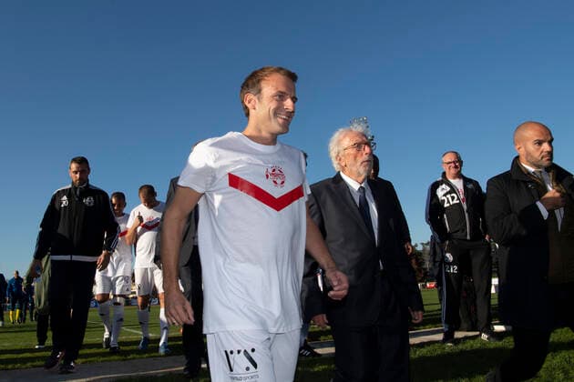 Emmanuel Macron - President de la Republique Francaise Jacques Vendroux - Manager General du Varites Club de France FOOTBALL : Match de Gala du Varietes Club de France - 14 10 2021 JBAutissier Panoramic 