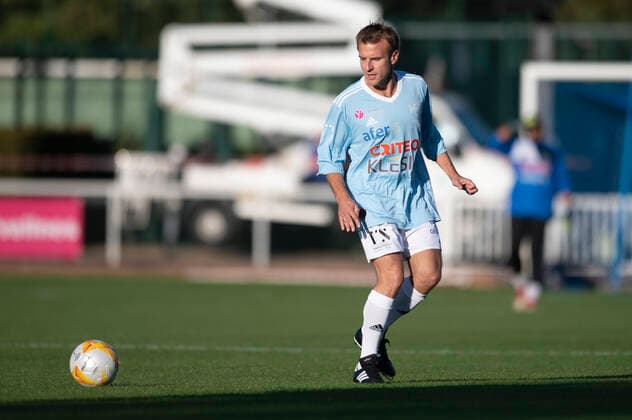 Emmanuel Macron - President de la Republique Francaise FOOTBALL : Match de Gala du Varietes Club de France - 14 10 2021 JBAutissier Panoramic 
