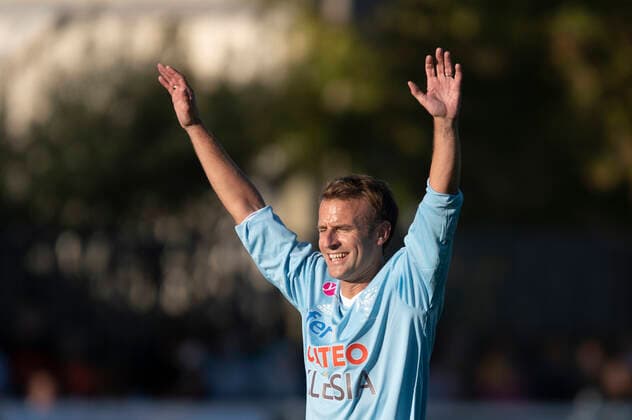 joie de Emmanuel Macron - President de la Republique Francaise FOOTBALL : Match de Gala du Varietes Club de France - 14 10 2021 JBAutissier Panoramic 
