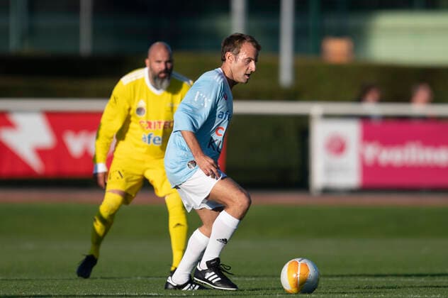 Emmanuel Macron - President de la Republique Francaise FOOTBALL : Match de Gala du Varietes Club de France - 14 10 2021 JBAutissier Panoramic 